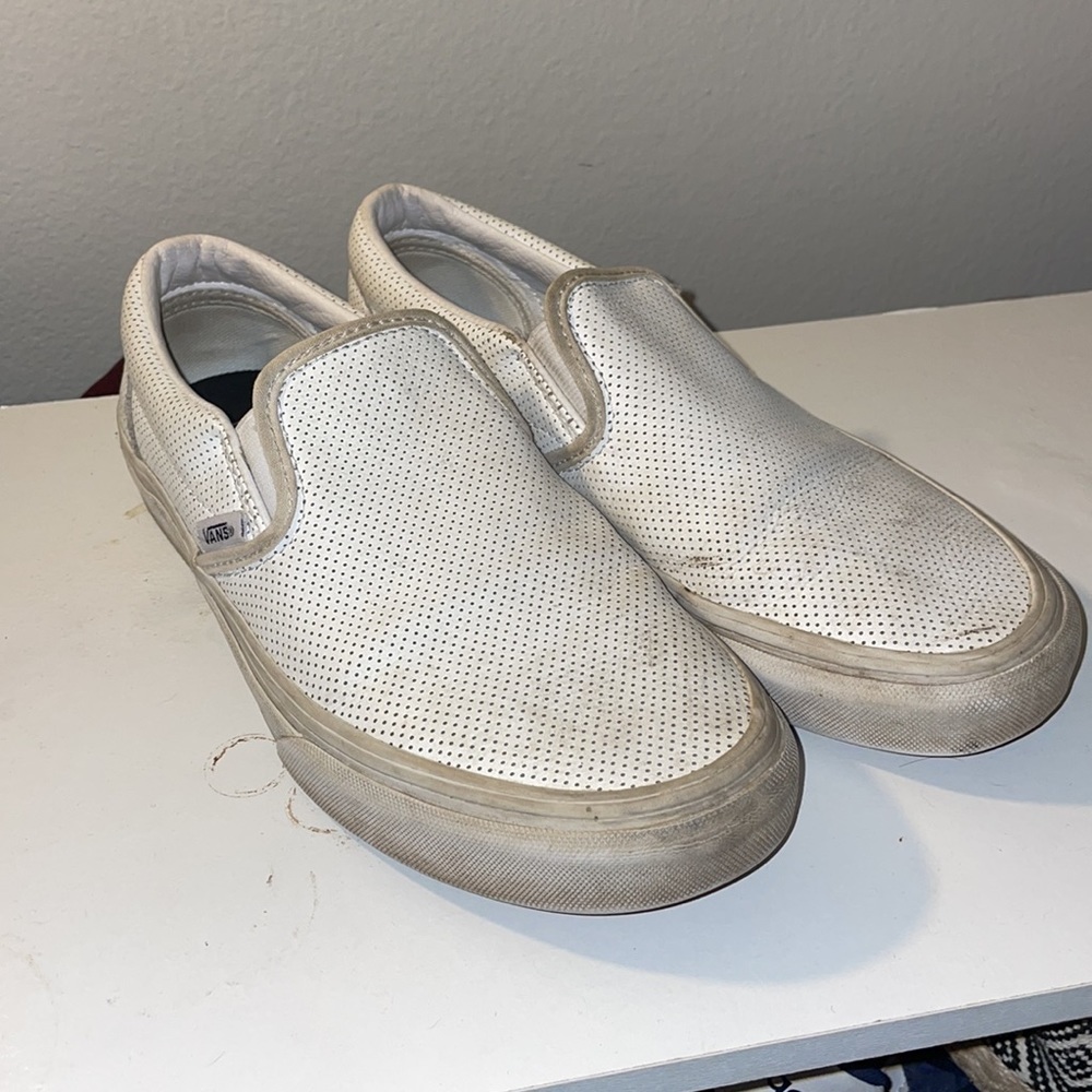 7 mens vans white perf leather low top slip on sneakers